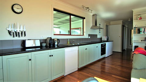 DOLPHIN LOOKOUT COTTAGE - Amazing Views Of The Bay Of Fires - Accommodation Perth 5