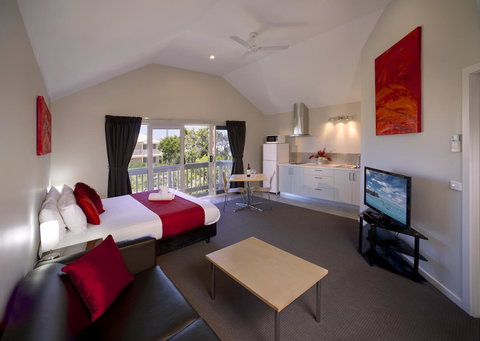 Boathouse Resort Studios And Suites - Perth Resorts 10