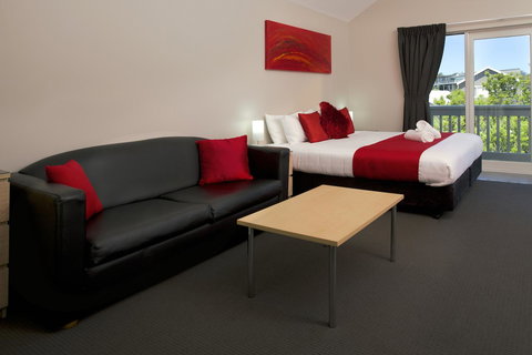 Boathouse Resort Studios And Suites - Perth Resorts 15