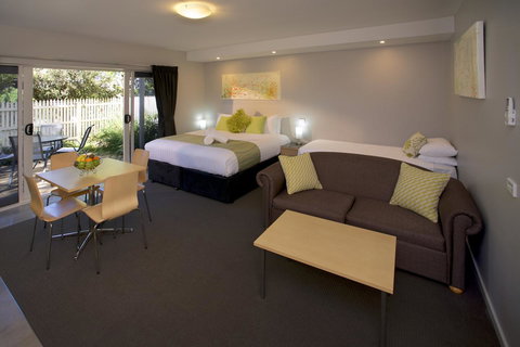 Boathouse Resort Studios And Suites - Perth Resorts 11