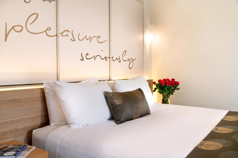 Boathouse Resort Studios And Suites - Perth Resorts 6