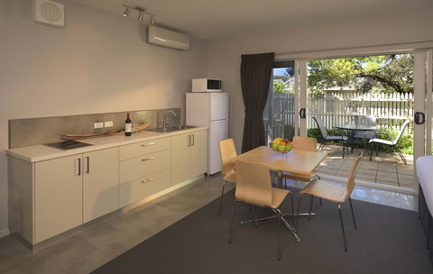 Boathouse Resort Studios And Suites - Perth Resorts 21