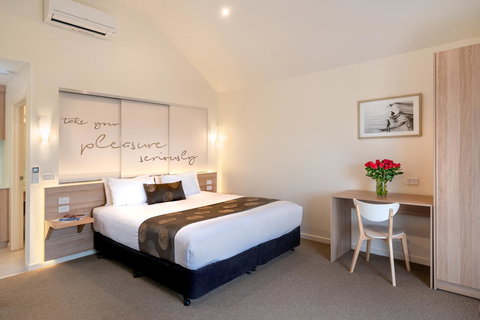 Boathouse Resort Studios And Suites - Perth Resorts 2