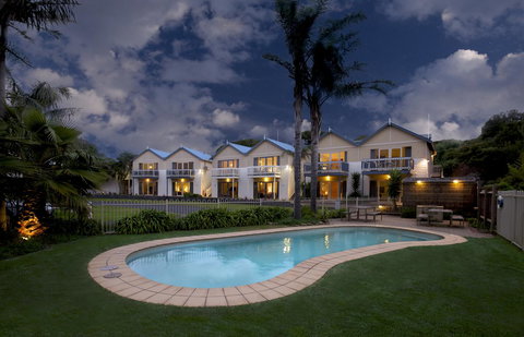 Boathouse Resort Studios And Suites - Perth Resorts 12