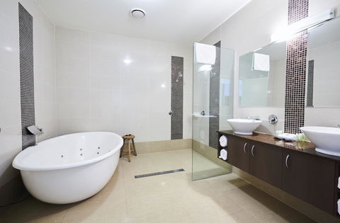 Mornington Hotel - Accommodation Perth 1
