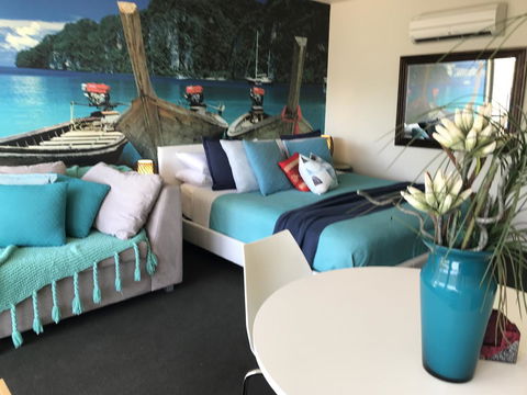 Lorne World - Accommodation Perth 30