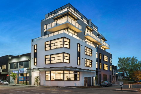 The Hamptons Apartments - St Kilda - Accommodation Perth 0