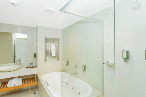 Deep Blue Hotel & Hot Springs - Perth Resorts 37