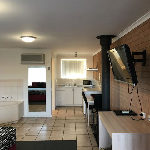 Beachcomber Motel & Apartments - Perth Resorts 5