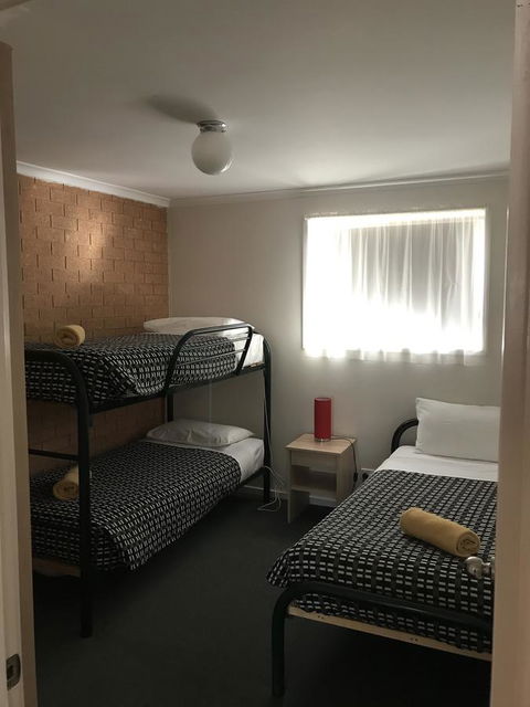 Beachcomber Motel & Apartments - Perth Resorts 10