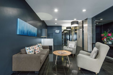 Mantra 100 Exhibition - Accommodation Perth 3