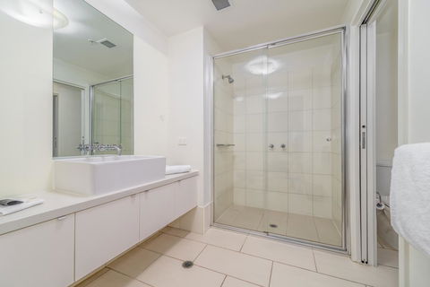Waterfront Melbourne Apartments - Accommodation Perth 32