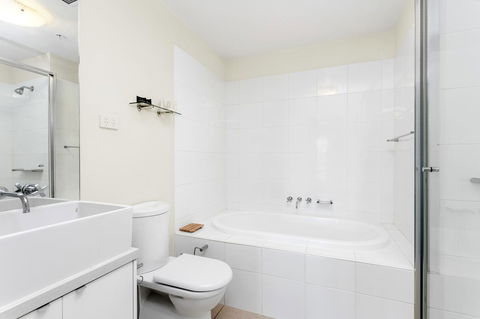 Waterfront Melbourne Apartments - Accommodation Perth 26