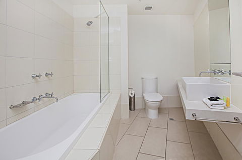 Waterfront Melbourne Apartments - Accommodation Perth 29