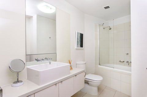 Waterfront Melbourne Apartments - Accommodation Perth 37