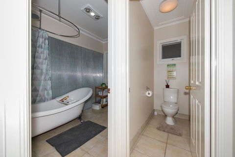 Lovely 5BR Full House In Glen Waverley, Walk To Train, Bus & Shops - Accommodation Perth 11