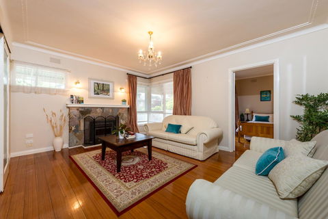 Lovely 5BR Full House In Glen Waverley, Walk To Train, Bus & Shops - Accommodation Perth 14