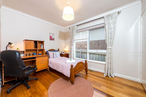 Lovely 5BR Full House In Glen Waverley, Walk To Train, Bus & Shops - Accommodation Perth 7