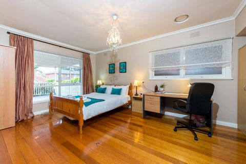 Lovely 5BR Full House In Glen Waverley, Walk To Train, Bus & Shops - Accommodation Perth 10