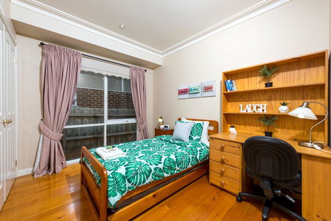 Lovely 5BR Full House In Glen Waverley, Walk To Train, Bus & Shops - Accommodation Perth 8