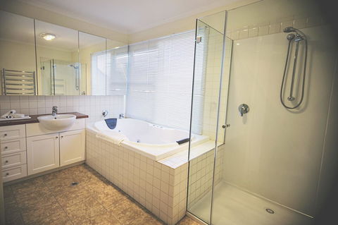 Rayville Boat Houses - Accommodation Perth 13