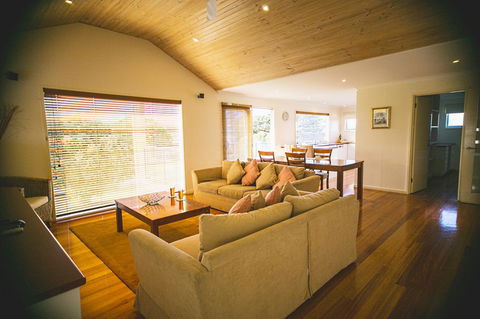 Rayville Boat Houses - Accommodation Perth 8