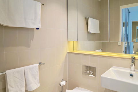 Pride Docklands Waterfront Apartment City View - Accommodation Perth 17