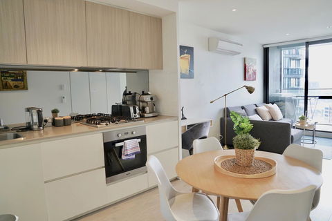 Pride Docklands Waterfront Apartment City View - Accommodation Perth 14