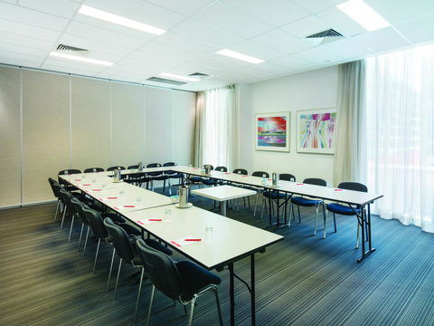 Travelodge Hotel Melbourne Docklands - Perth Resorts 11