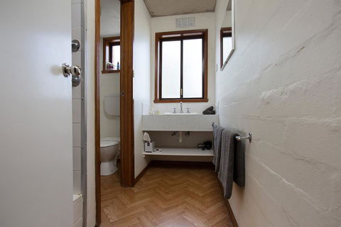 Eastern Beach Holiday Units - Accommodation Perth 4