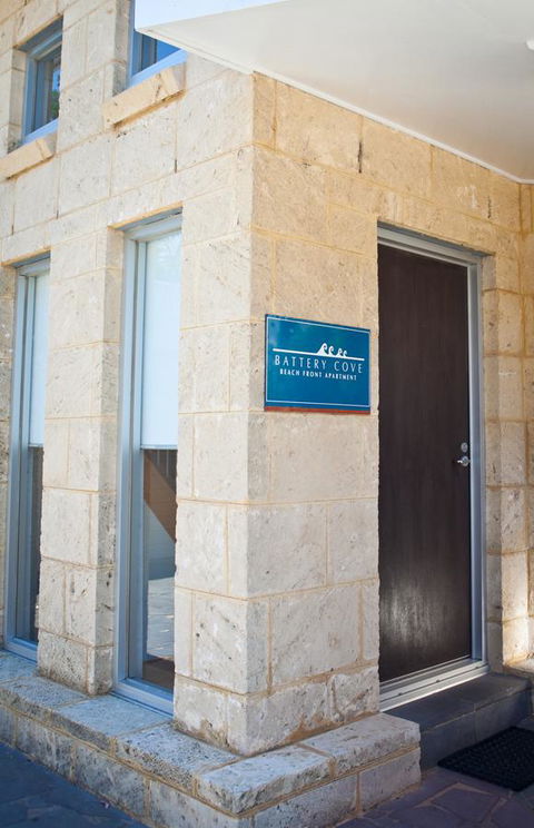 Battery Cove Beach Front Apartment - Accommodation Perth 6