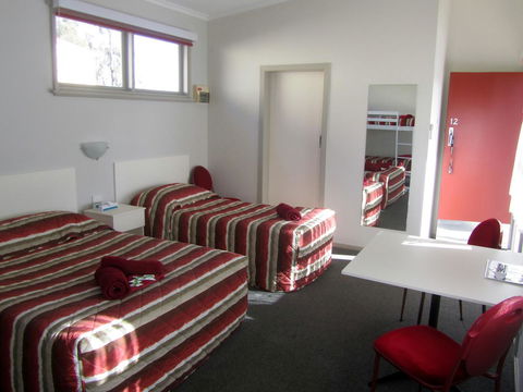 The Highlander Motel - 24HR Check In - Accommodation Perth 25