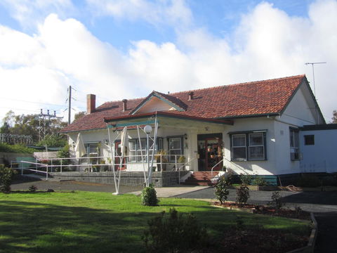 The Highlander Motel - 24HR Check In - Accommodation Perth 9