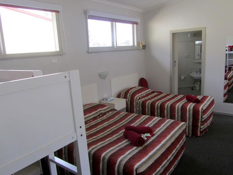 The Highlander Motel - 24HR Check In - Accommodation Perth 23