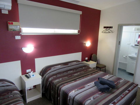 The Highlander Motel - 24HR Check In - Accommodation Perth 2