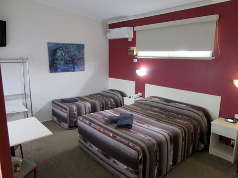The Highlander Motel - 24HR Check In - Accommodation Perth 3