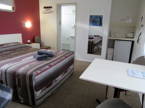 The Highlander Motel - 24HR Check In - Accommodation Perth 1