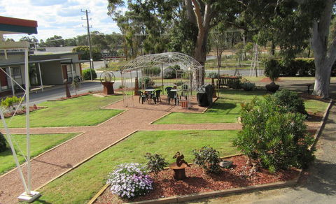 The Highlander Motel - 24HR Check In - Accommodation Perth 5
