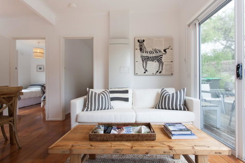 Capella Villa No. 4 - Stunning Luxury Decor Inside And Out - Accommodation Perth 3