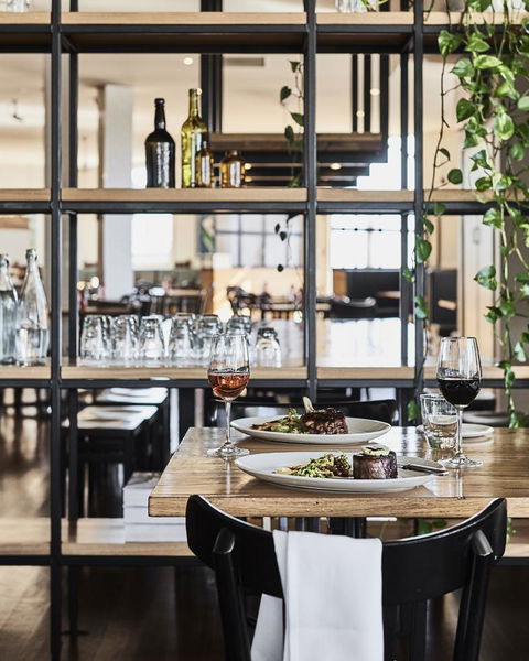 Plough Hotel - Accommodation Perth 14