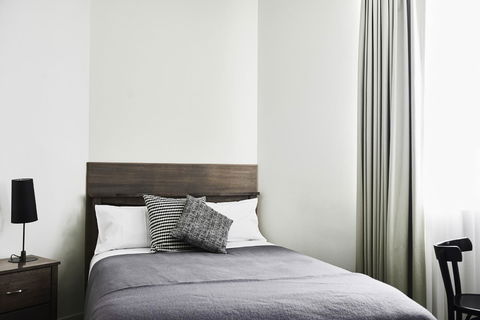 Plough Hotel - Accommodation Perth 3