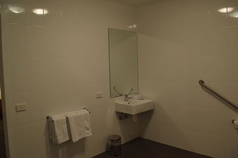 CROWN CENTRAL BUSINESS DISTRICT MOTEL - NO UNDER 18s - Accommodation Perth 39