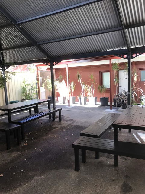 CROWN CENTRAL BUSINESS DISTRICT MOTEL - NO UNDER 18s - Accommodation Perth 16