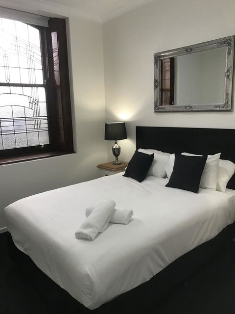 CROWN CENTRAL BUSINESS DISTRICT MOTEL - NO UNDER 18s - Accommodation Perth 0