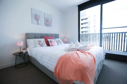 Box Hill 2 Bedroom Apt (La Maison) 02 - Accommodation Perth 3
