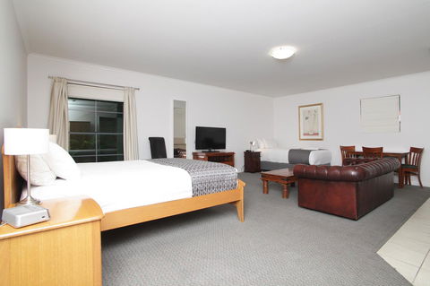 Quality Inn & Suites The Menzies - Accommodation Perth 10