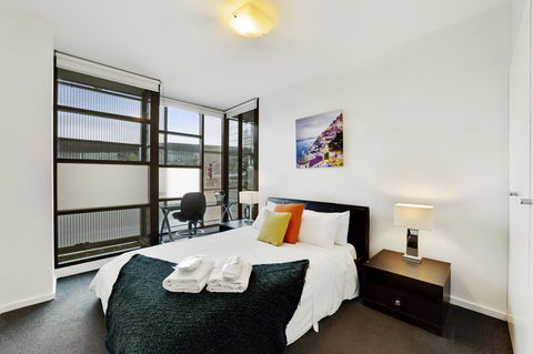 Signature Waterfront Apartments - Accommodation Perth 3