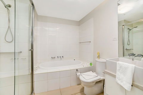 Signature Waterfront Apartments - Accommodation Perth 14