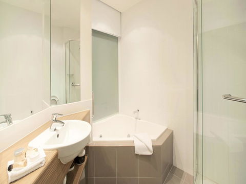 The Waves Apartments - Accommodation Perth 7