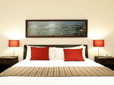 The Waves Apartments - Accommodation Perth 9